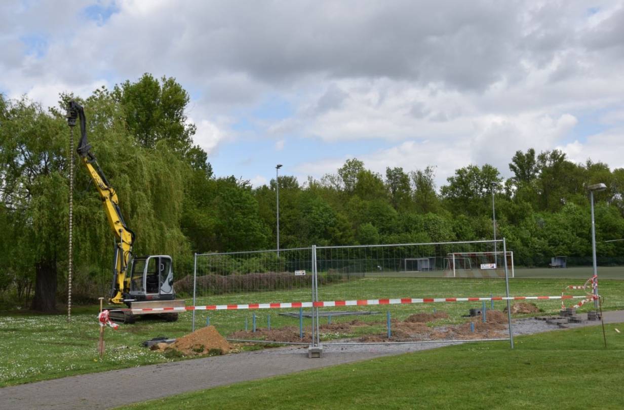 Bombenverdachtspunkt Sportplatz Gustorf: UPDATE: Sondierungsarbeiten werden noch heute abgeschlossen