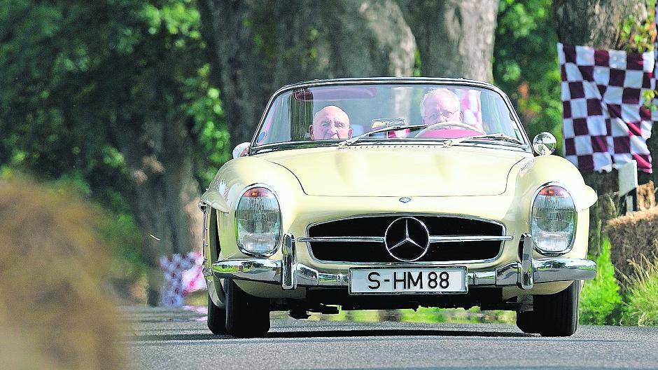  Tolle Autos in hochherrschaftlicher Kulisse: Die „Classic Days“ werden auch in diesem Jahr Anfang August viele tausende Besucher ins Dycker Ländchen locken. Die Hotels in der Region sind an diesem Wochenende schnell ausgebucht. 