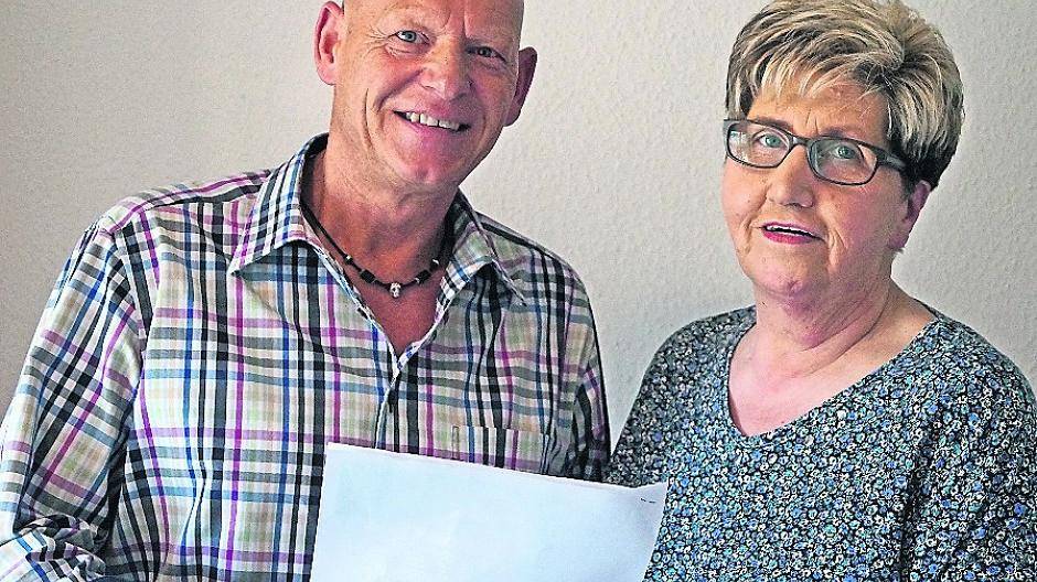  Vorsitzende Anne Wansart-Engel sowie Pressesprecher Oliver Benke besuchten die Redaktion des Erft-Kurier und schwärmten von den vielen Höhepunkten, auf die sich die Besucher des Wevelinghovener Mai-Marktes in diesem Jahr freuen können.  