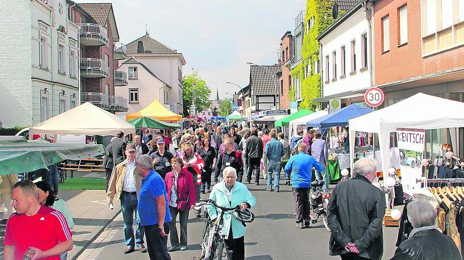  Dieses Foto macht deutlich: Der Mai-Markt in der Gartenstadt wird gerne und von vielen tausend Menschen besucht.  