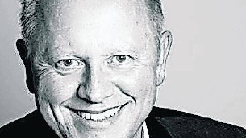  Lasse Gerber im nagelneuen „Fitness-Center“ der „Hydro“-Wehrleute. Dort werden zum Beispiel auch Rücken-Fit-Kurse angeboten, die jedem Mitarbeiter offenstehen. Gerber und Michael Steffen (kleines Bild) nahmen im vergangenen Jahr gemeinsam an einem „Box-Fit-Kurs“ teil. 