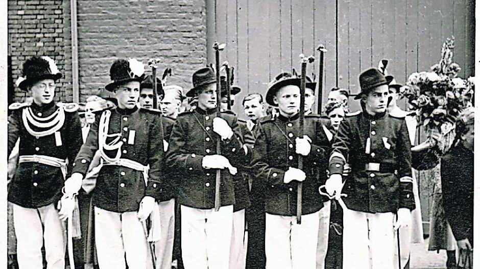  Auf 65 Jahre im Regiment können stolz sein die Mannen von „Immer lustig“.  