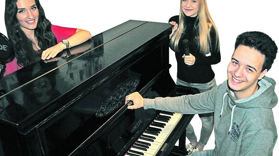  Gianna di Lorenzo (links), Hannah Wirtz und Marcel Schmiegelt proben fleißig für das Benefizkonzert im Mai. 