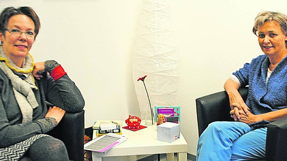  Janne Gronen, Geschäftsführerin der Frauenberatungsstelle „Frauen helfen Frauen“ (links) und Barbara Baik, Mitarbeiterin der Frauenberatungsstelle am Standort in Grevenbroich. 