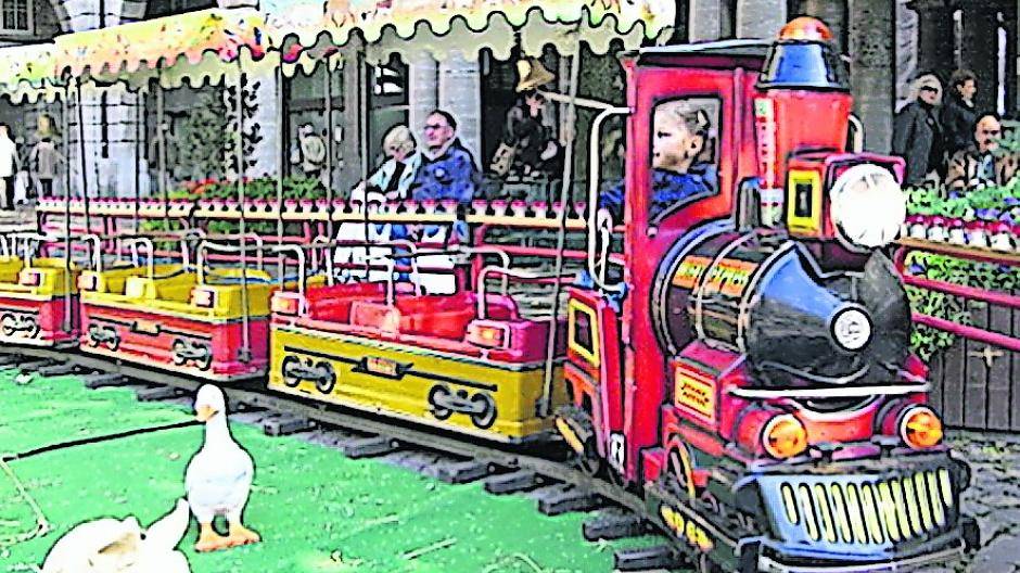  Für die Kinder wird eine eigene Eisenbahn rund um das Wiesn-Gelände eingerichtet. 
