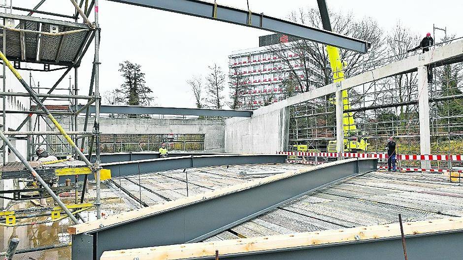  Die Stahlträger wurden über Karneval montiert. 