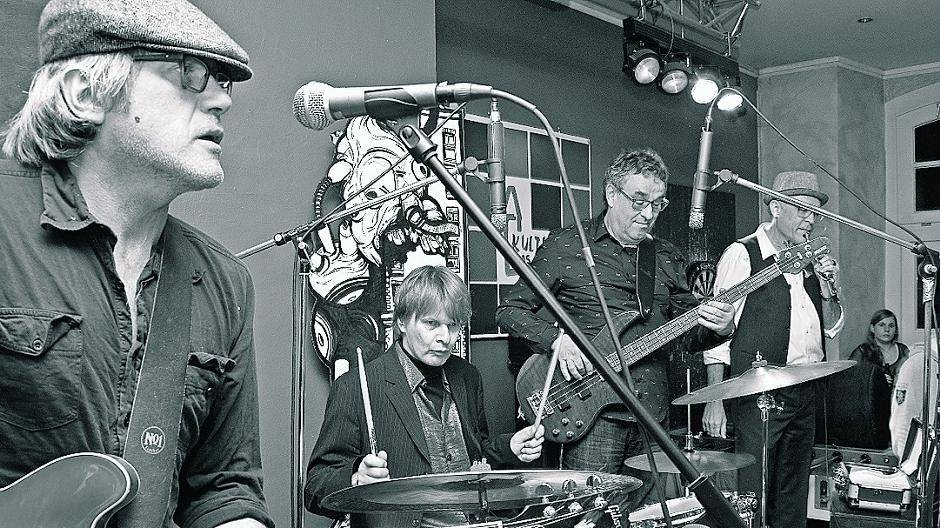  Willie Goergens (Gitarre, Gesang), Stefan Effenberger (Drums), Raimund Stamm (Bass) und Karl Gerner (Harp) sind „They play the blues“. 