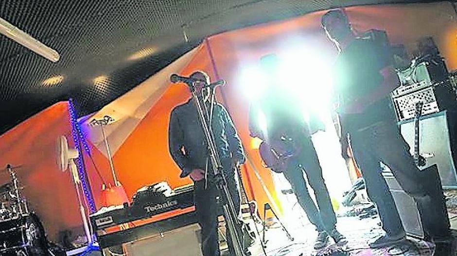  „The Jesus Christ Experience“ waren Pioniere des Crossover. Punk, Metal, Progressive Rock und Pop wurden zu einer neuen Melange vermixt. Kompromisslos zog das Trio seinen Stiefel durch, ungeachtet von Publikumsgeschmack, Trends oder sonstigen Dingen. Jetzt kommen „The Jesus Christ Experience“ mit verändertem Line-Up wieder um da weiterzumachen, wo vor 23 Jahren aufgehört wurde. Und das um Einiges abgeklärter, zwar immer noch extrem, doch die Zeiten ändern sich ... 