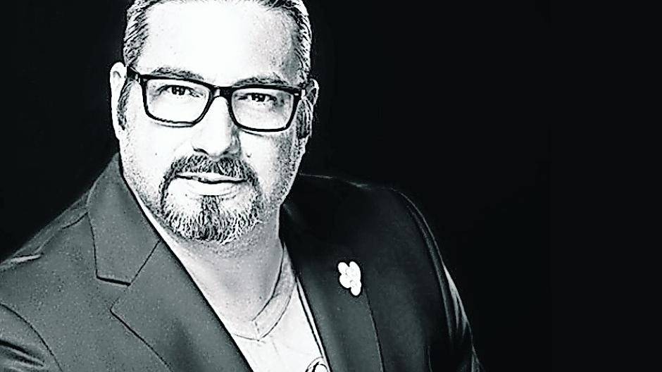  Helmut A. Wiener will die Kirmes-Gesellschafter in Schwung bringen. Das Orga-Team (kleines Foto) ist sich sicher, dass ihm das auch gelingen wird. 