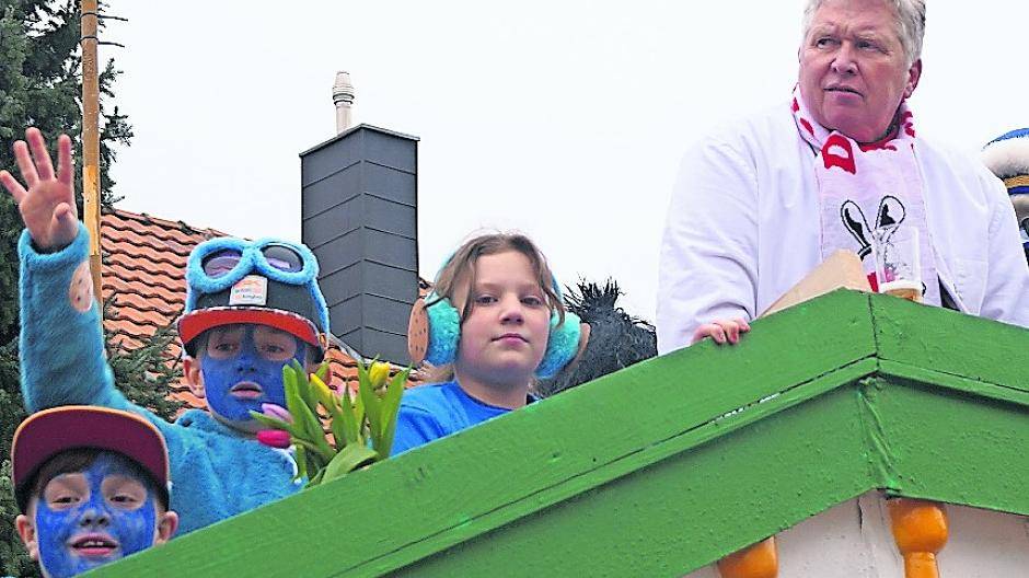  Die Orkener Karnevalisten hatten auch kirchlichen Beistand. Was sollte da schon schiefgehen. 