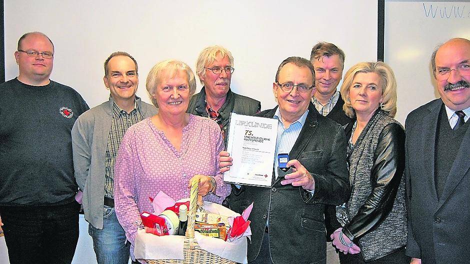  Im Bild von links: René Ueckert, Martin Sturm, Anja Albrecht, Manfred Mertens, Peter Stöcker, Stefan Overath, Petra Kremer und Heinz Werres, Bereitschaftsleiter im DRK Wevelinghoven. 