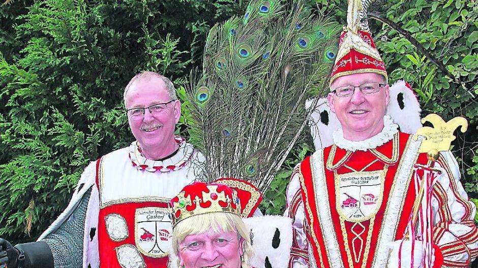  Das Dreigestirn mit Prinz Manfred Ignatius, Jungfrau Ralf Büttgenbach und Bauer Wilbert Klug.  