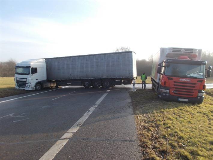 Lastkraftwagen steckten fest