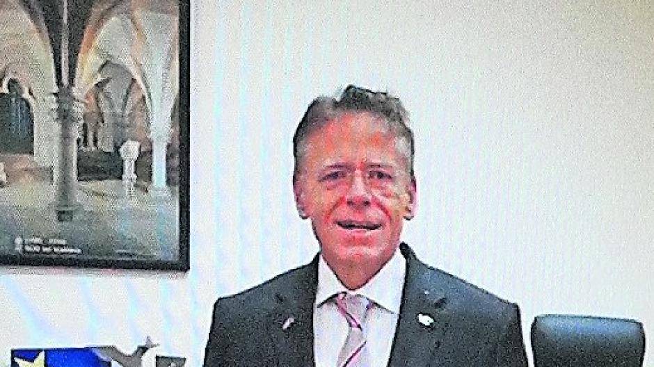  ... Landrat Hans-Jürgen Petrauschke, der für den Rhein-Kreis fordert ...  