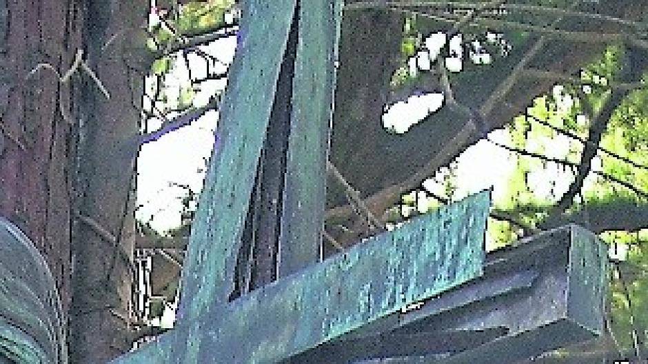 Einmaliges Kreuz von Zerfall bedroht