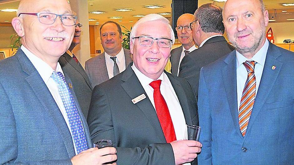  Gastgeber Dietmar Mittelstädt von der Sparkasse zusammen mit MdL Rainer Thiel und Hubert Zimmermann (Bauverein).  