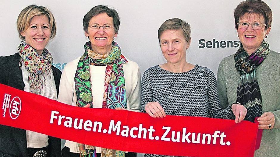  Gleichstellungsbeauftragte Silke Rafaneli mit dem Leitungsteam der „Kfd frauaktiv“ Angelika Pessler, Michaela Braun und Ilse Beeskow (von links nach rechts) freuen sich über viele gemeinsame Projekte. 