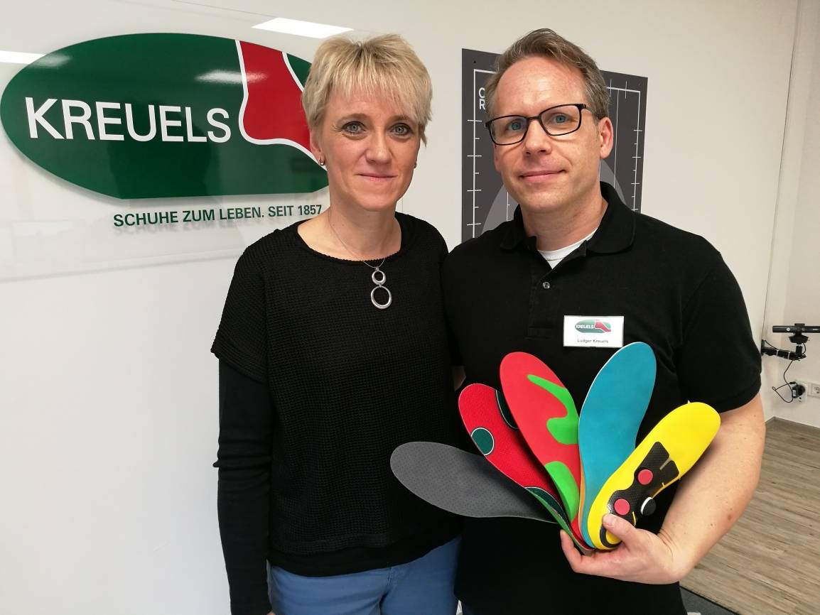 Schuhhaus Kreuels in Neukirchen feiert Jubiläum mit 20% - 70% auf aktuelle Ware