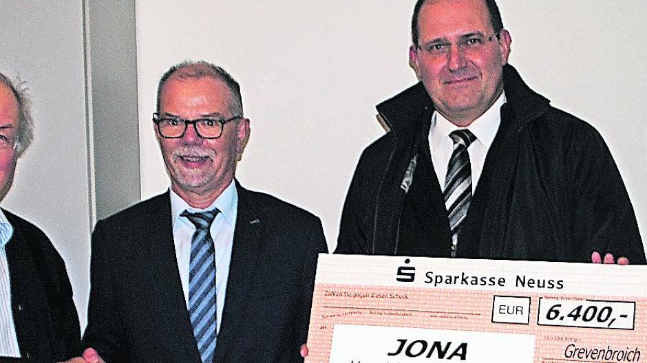  Norbert Neuwahl, Peter-Josef Kremer, Gregor Diekers (Präsident des „Lion-Clubs“) und Monika Ruge (von links). 