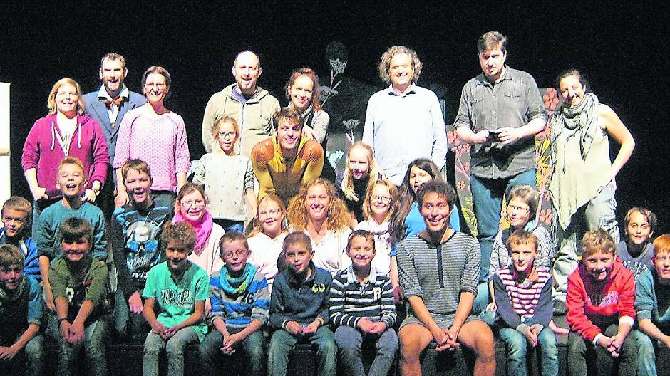  Die Jungen und Mädchen der Klasse 4 a der Viktoria-Schule in Frimmersdorf waren Ehrengäste im Rheinischen Landestheater in Neuss. 