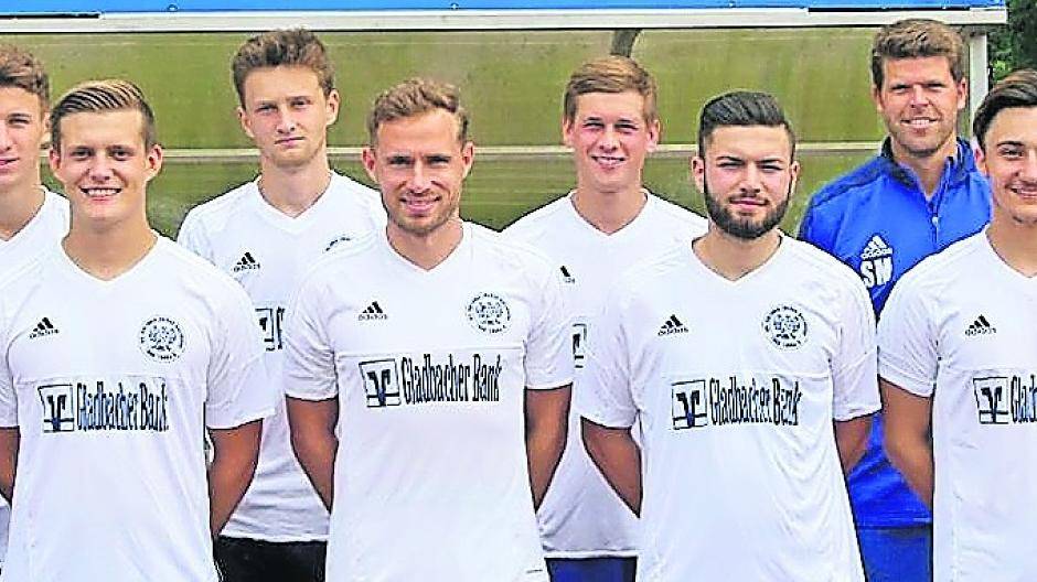  Hinten von links nach rechts: Torsten Müllers, Tim Jansen, Jannik Fennen, Marius Köller, Sebastian Muyres; vorne von links nach rechts: Kostantine Jarmarishvili, Lucas Esser, Sven Rixen, Timur Arslan, Olcay Türkoglu, Michele Fasanelli. Auf dem Bild fehlen: Fatlun Ahmeti und Metin Türkay. 