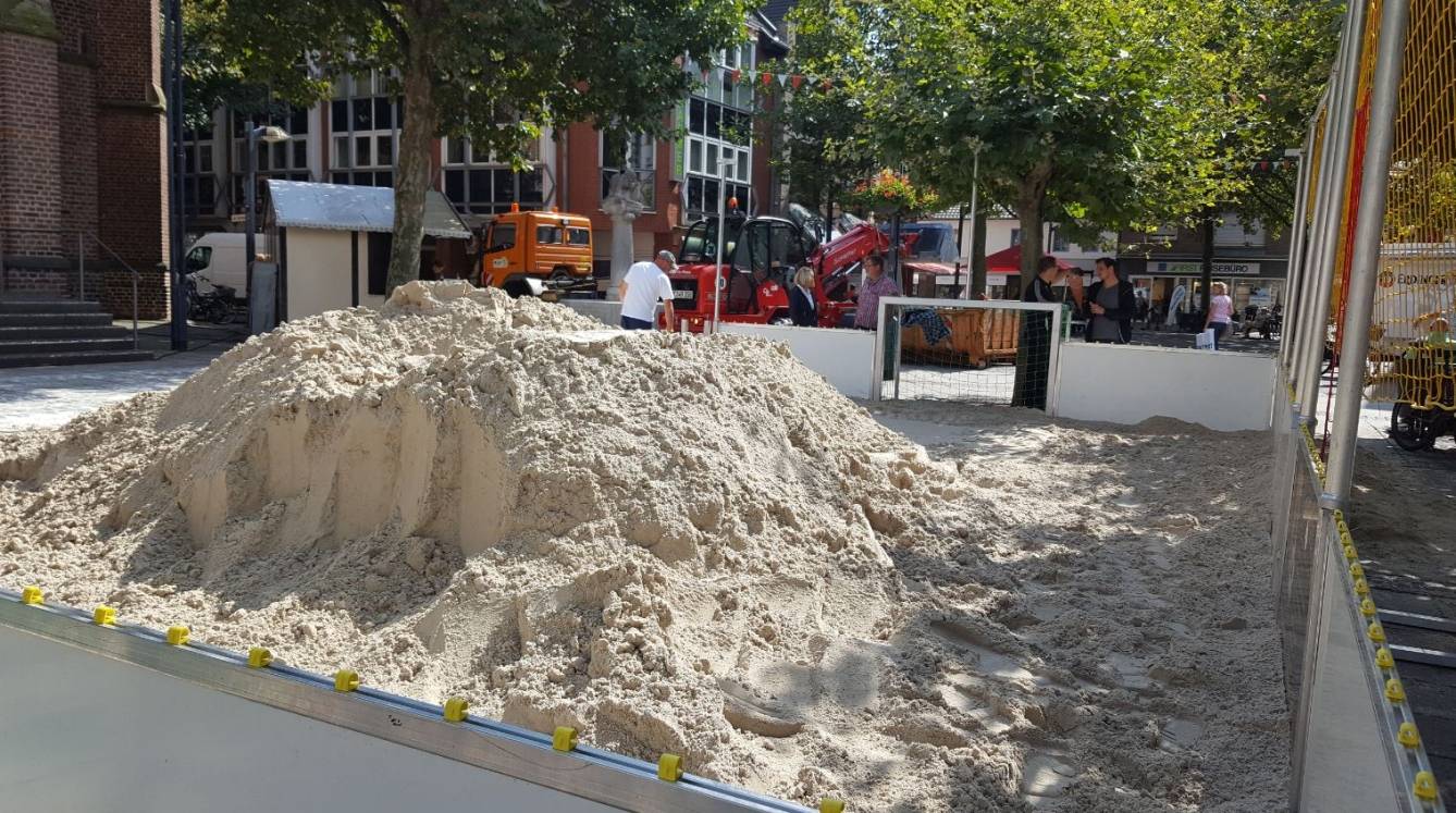 Stadtstrand wird aufgeschüttet