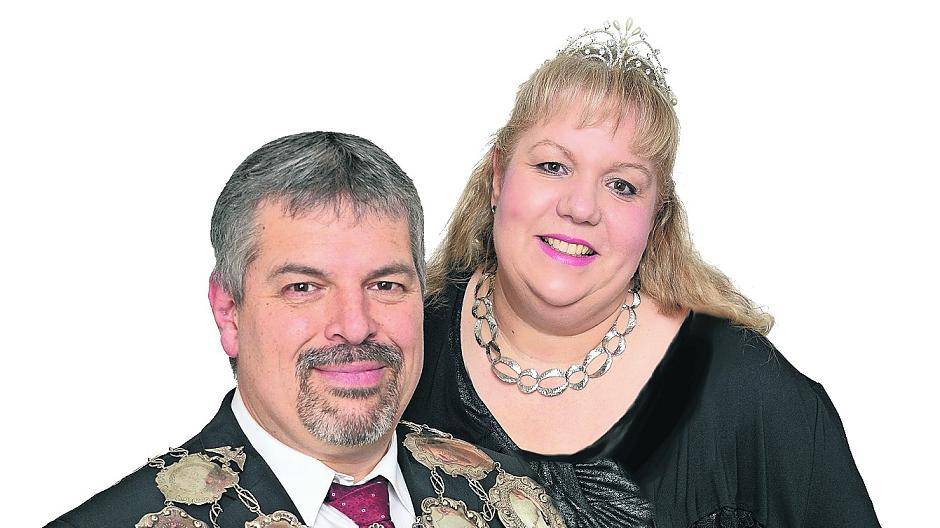  Das Königspaar Jürgen und Iris Siemons wünscht allen schöne Schützentage in Gierath. 