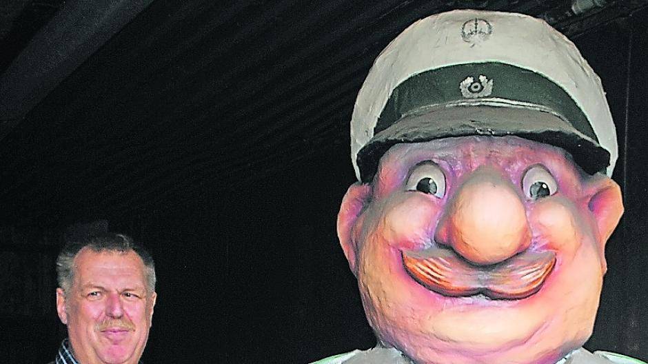  Die umgespritzten Schützen-Figuren aus Neuss sollen am Samstag-Abend angestrahlt werden.  
