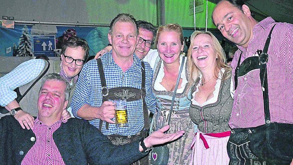  Super-Stimmung beim Grevenbroicher Oktoberfest. Am Donnerstag und am Samstag geht es weiter. 