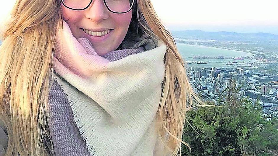  Sieben Monate wird die 19-jährige Melike Porkolab (links) ihre Heimat Jüchen gegen Kapstadt eintauschen und dort einen Freiwilligen-Dienst an einer Grundschule ableisten. 