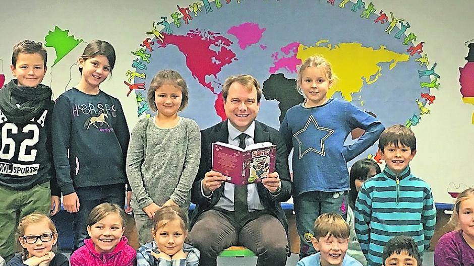 Bürgermeister Mertens las Grundschülern vor: Das Sams hilft Kindern beim Großwerden