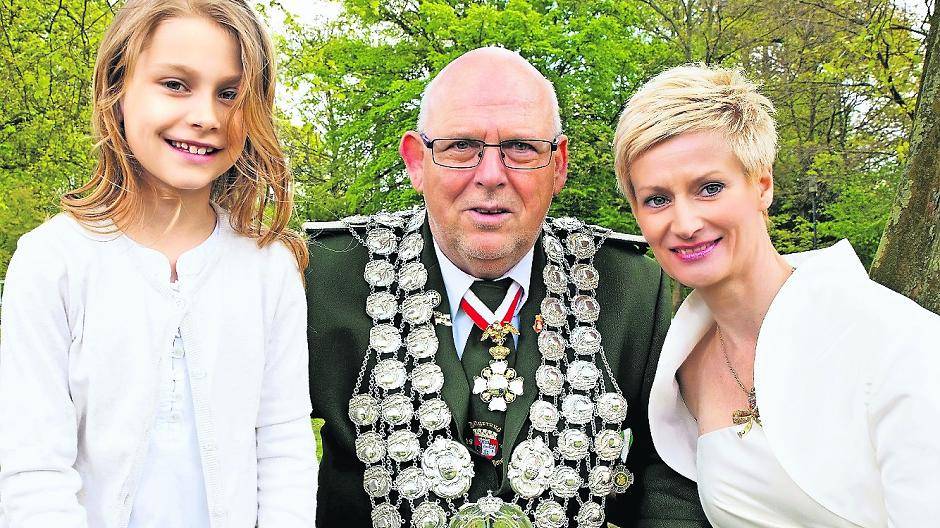  Manfred, Bettina und Greta Dörenkamp — ein Königspaar, das ganz bewusst als „königliche Familie“ angetreten ist.  