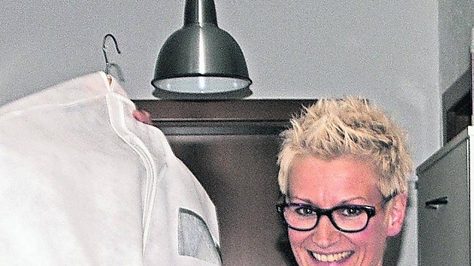  Das ist das Top-Kleid der Königin für ihre Auftritt am kommenden Wochenende. Natürlich noch ein gut gehütetes Geheimnis.  