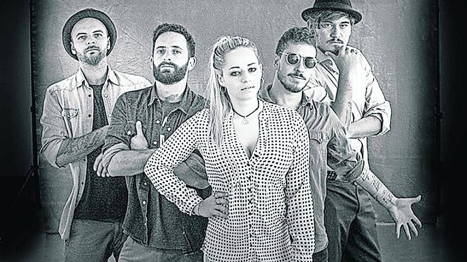  Clara Krum und „Trilhas“: Wer mit ihnen musizieren will, kann sich im „Café Kultus“ anmelden. 