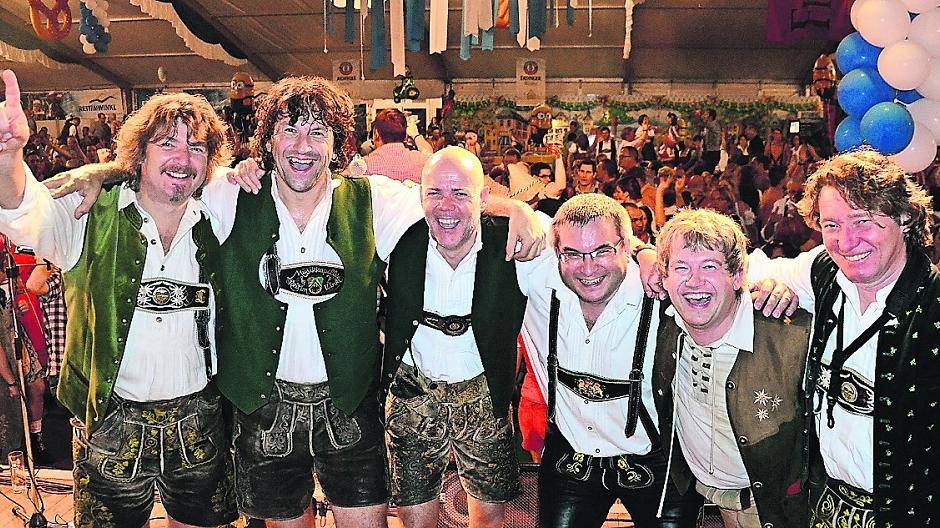  „Wir spielen sehr gerne in Grevenbroich“, sagt Bandleader Martin Wilhelm, „es ist einfach eine tolle, professionell gemachte Veranstaltung mit einem begeisterungsfähigen Publikum.“  