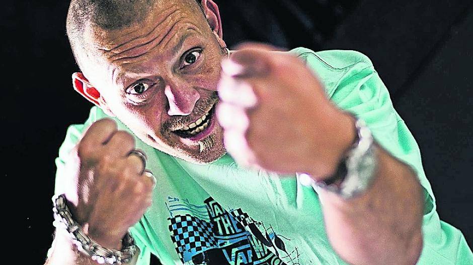  Frank Wiese alias „DJ Vincent Price“ erlebt den nächsten Höhepunkt in seiner Musik-Karriere: Seine Single mit seinen DJ-Kollegen erscheint vorraussichtlich am 8. September im Label von der niederländischen DJ-Ikone Armin van Buuren als „Avancada vs. Darius und Finlay - X-Plode“ 