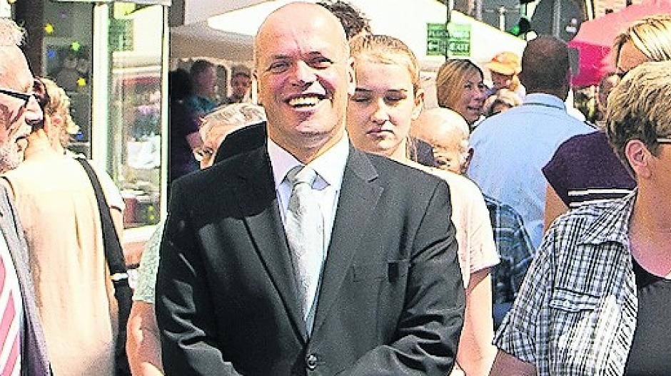  Bürgermeister Klaus Krützen wurde bei seinem Rundgang von BSV-Präsident Günther Piel und WIG-Vorsitzende Anne Wansart-Engel begleitet.  