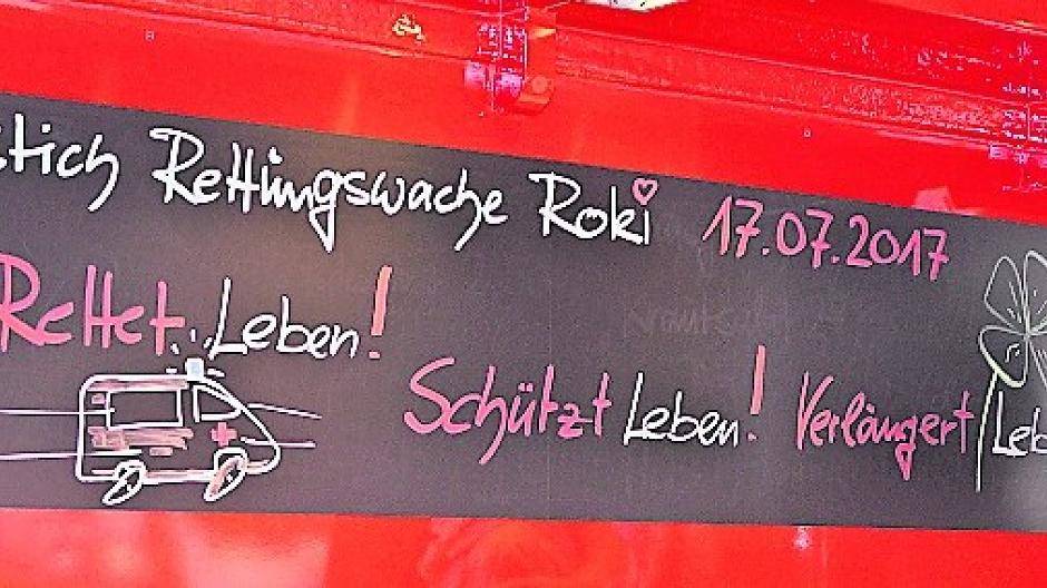  Nach dem Spatenstich gab es Currywurst (und Kaltgetränke) für alle. 