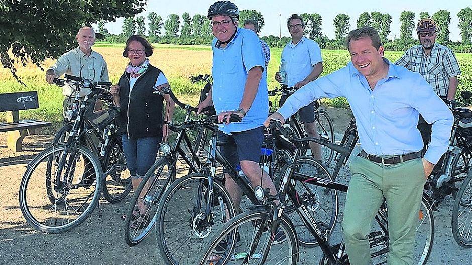 Martin Mertens wirbt für das „Stadtradeln“ Schafft Roki wohl den Sieg im Rhein-Kreis?