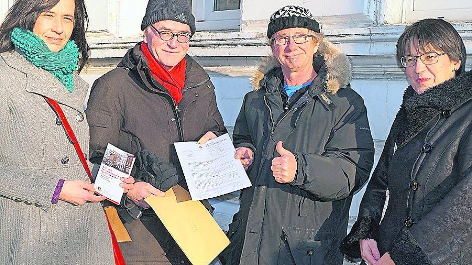  Birgit Hethke, Knud Gerdes, Mathias Istas und Dorothee Rendel bei der Übergabe des Förderungsbescheids. 