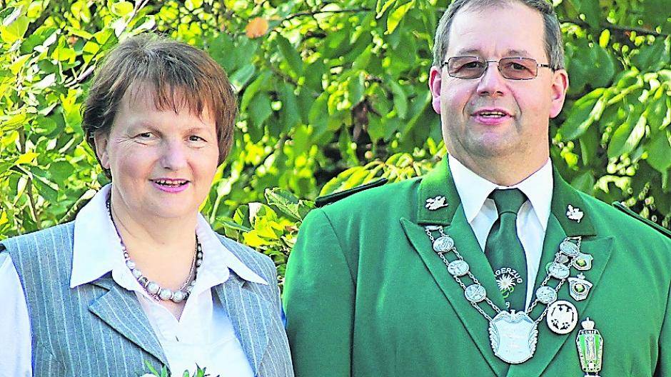  Der strahlende Mittelpunkt wird das Königspaar Franz und Ursula Liedmann vom Jägerzug „Edelweiß“ sein. 