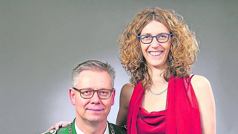  Ralf und Susanne Zimmermann repräsentieren in diesem Jahr den Bürger-Schützen-Verein aus Eckum als strahlendes Königspaar.  