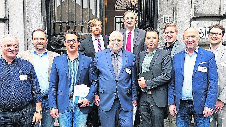  Vertreten waren beim Gespräch in Brüssel auf belgischer Seite die Parlamentsmitglieder Peter Vanvelthoven (SP.a, Vorsitzender Energieausschuss), Karin Temmerman (SP.a, energiepolitische Sprecherin) und Karine Lalieux (PS, energiepolitische Sprecherin) sowie von deutscher Seite Michael Hübner, Karl Schultheis und Rainer Thiel (SPD Landtagsfraktion), Michael Servos (SPD Aachen), Martin Peters (SPD StädteRegion), Markus Ramers und Thilo Waasem (SPD Euskirchen) und Ralf Derichs (SPD Heinsberg).  