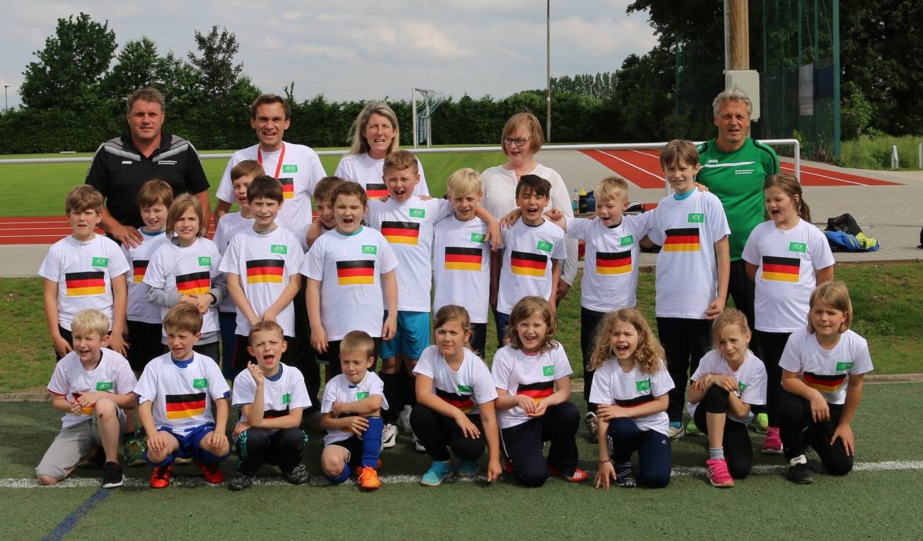 „Lindenschul-Kinder“ trainierten mit Fußballprofis
