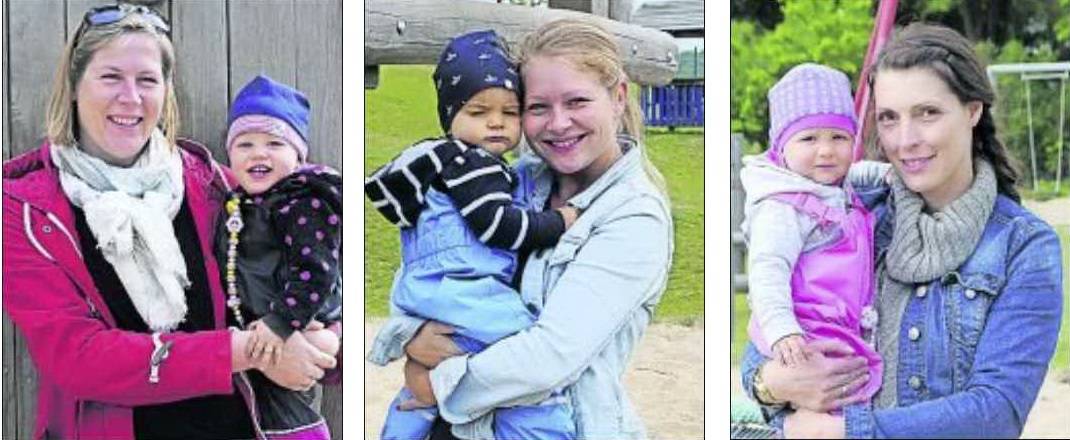  Janine Post, Maren Werner und Susann Pfaff (von links nach rechts) beschweren sich über die erschwerte Situation für Familien in Grevenbroich. 