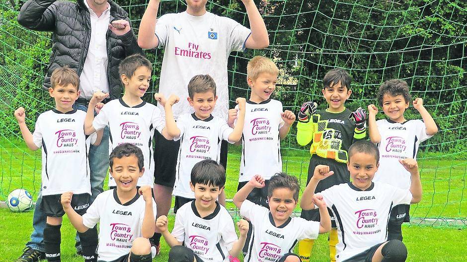  Glückslos: Diese jungen Kicker des Rheydter SV 3 dürfen bei der „Plus-X-Award-Bambini-EM“ Deutschland vertreten. 