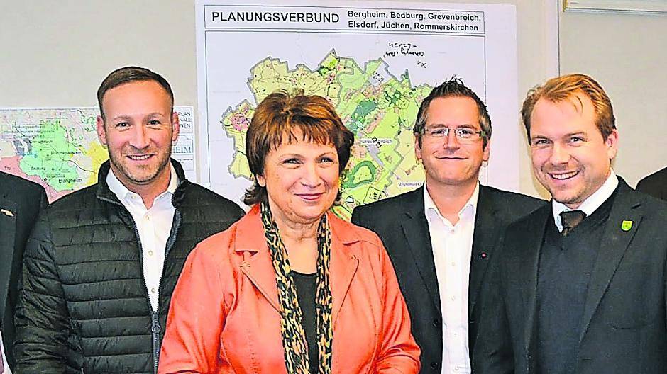  Die Bürgermeister des Planungsverbundes von links nach rechts: Harald Zillikens, Andreas Heller, Maria Pfordt, Sascha Solbach, Martin Mertens und Klaus Krützen. 