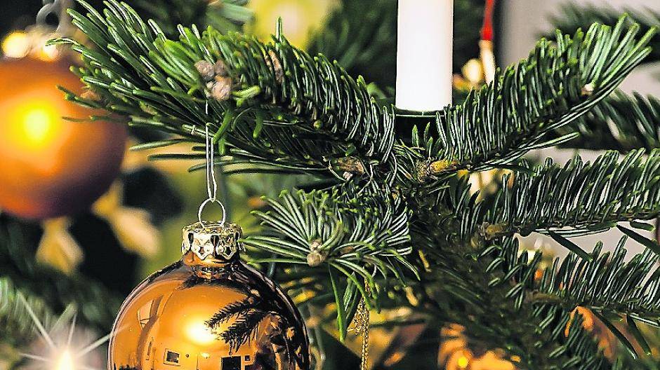  Der Weihnachtsbaum ist das Herzstück der Festtagsdekoration und soll perfekt sein. 