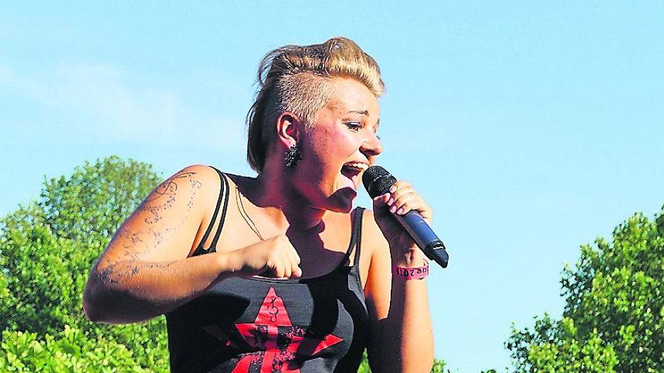  Auch das ist Nicole Kempermann — beim „Abspacken“ im Rahmen des „Rabaue Open 2015“.  