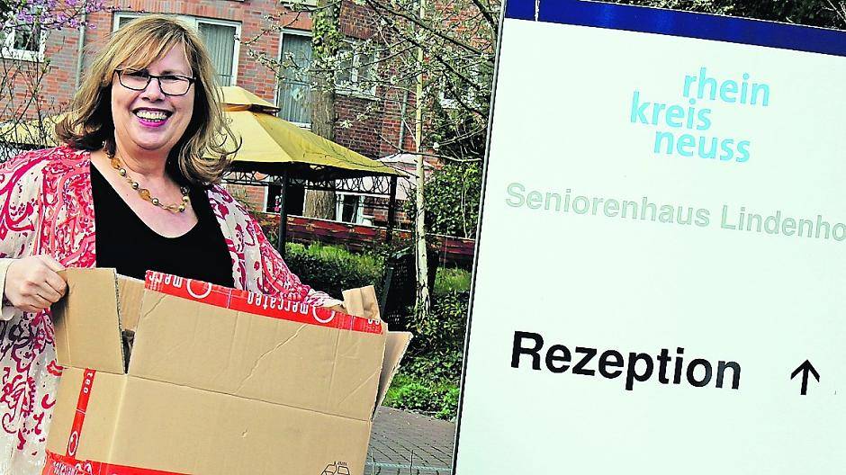  Die Umzugskartons werden bald ausgepackt: Barbara Kremers-Gerads leitet den „Lindenhof“ in Grevenbroich, in dem Ende Mai der Wiedereinzug der Bewohner geplant ist. 